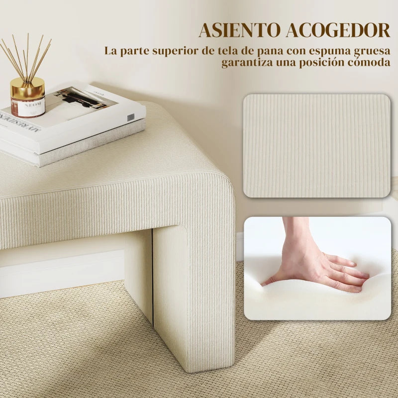 Detalle del asiento acolchado de pana de uno de los bancos