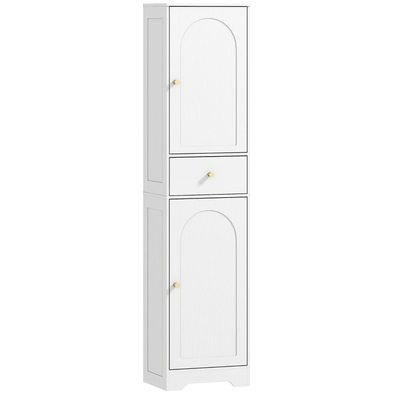 Columna de baño estrecha en blanco veteado con dos puertas arqueadas y pomos dorados