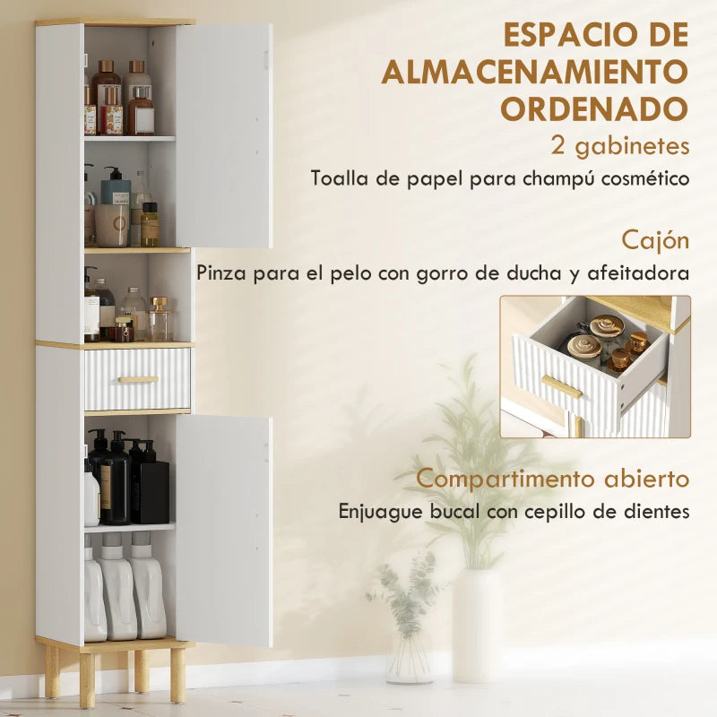 Compartimento abierto de la columna de baño Brozas con toallas