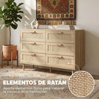 Cómoda de estilo bohemio integrada en un dormitorio cálido