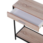 Consola Olinda como mueble auxiliar en un salón industrial
