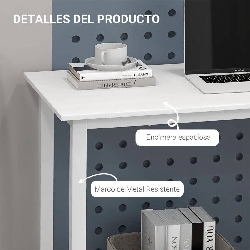 Detalle de la amplia encimera blanca del escritorio Sena