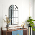 Espejo de pared Ónice colgado en una entrada moderna