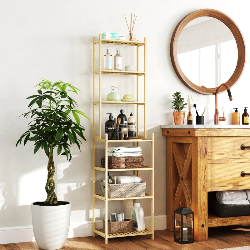 Estantería de bambú de siete niveles en un baño de estilo moderno