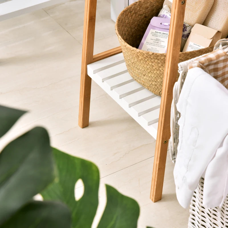 Estantería escalera usada también en salón o cocina como mueble auxiliar