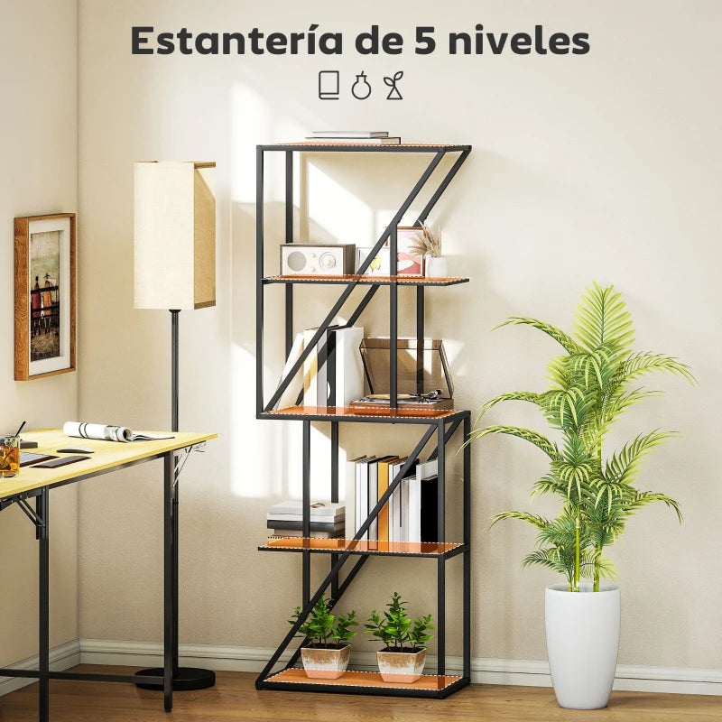 Detalle de las cinco baldas abiertas de la estantería Bremen con libros y decoración