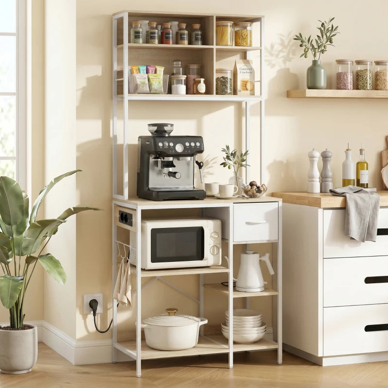 Estantería de cocina como estación de café en una cocina pequeña