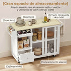 Compartimento abierto de la isla Chablis con objetos de cocina