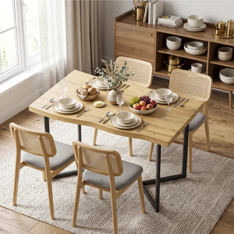 Mesa de comedor Robur de estilo moderno integrada en una cocina pequeña