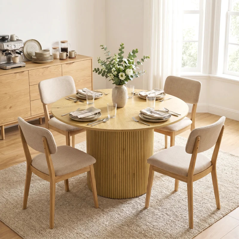 Mesa de comedor redonda Tondó integrada en una cocina de estilo contemporáneo