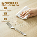 Detalle del tablero redondo con acabado efecto madera de la mesa