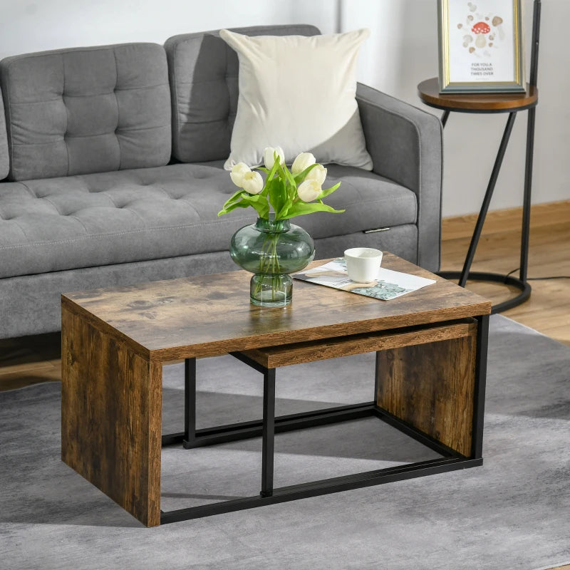 Mesa pequeña guardada bajo la grande mostrando el diseño anidable