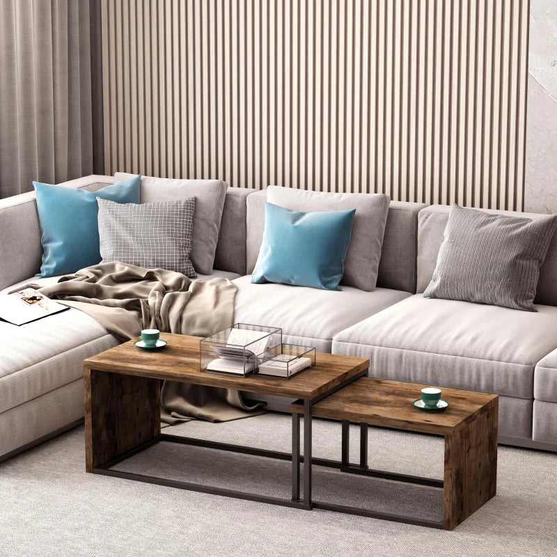 Mesas nido de estilo industrial en un salón moderno junto al sofá