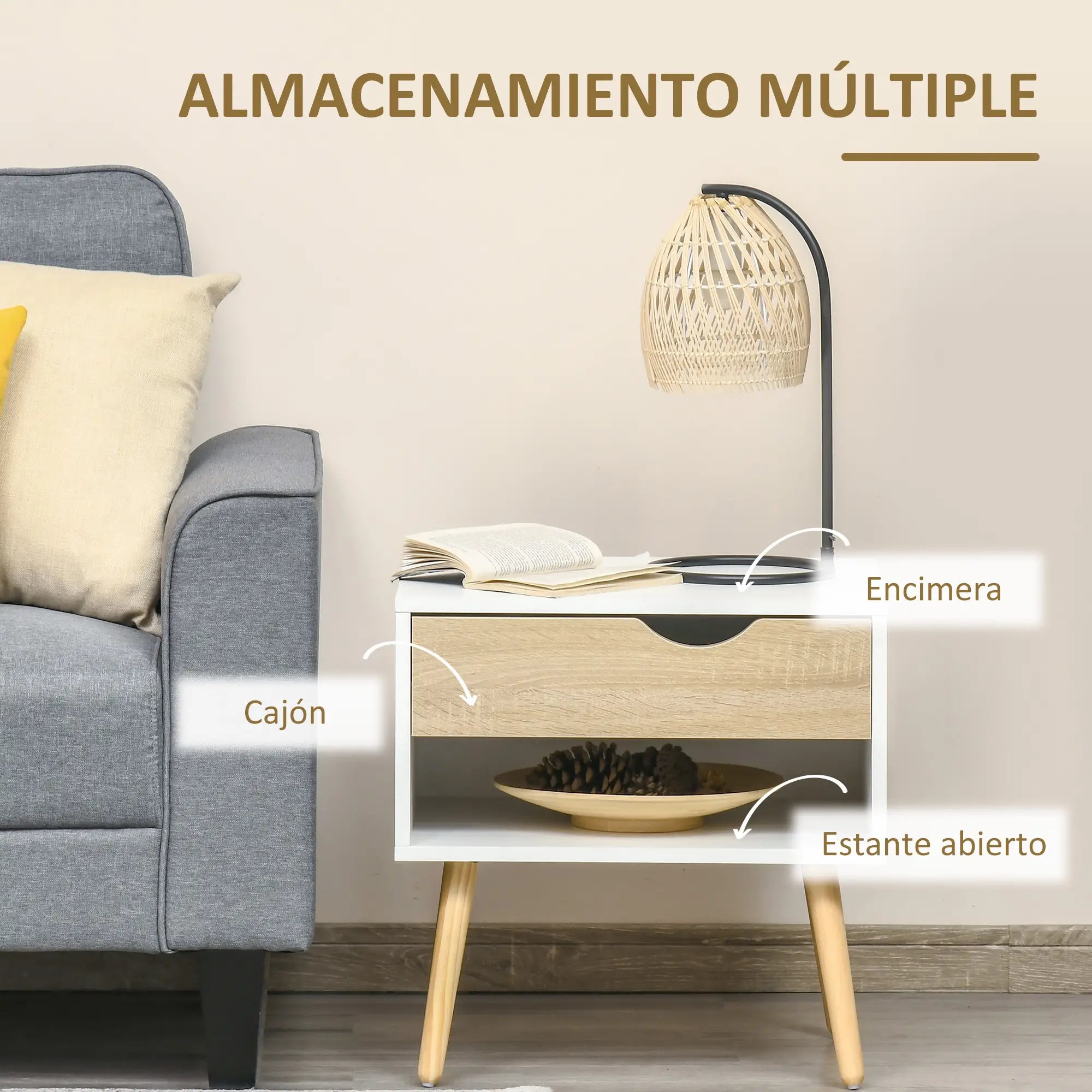 Cajón abierto de la mesita de noche con objetos personales