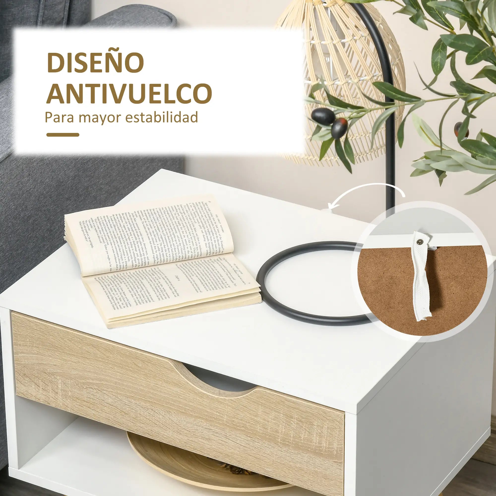 Detalle de la encimera blanca con el cuerpo en tono roble
