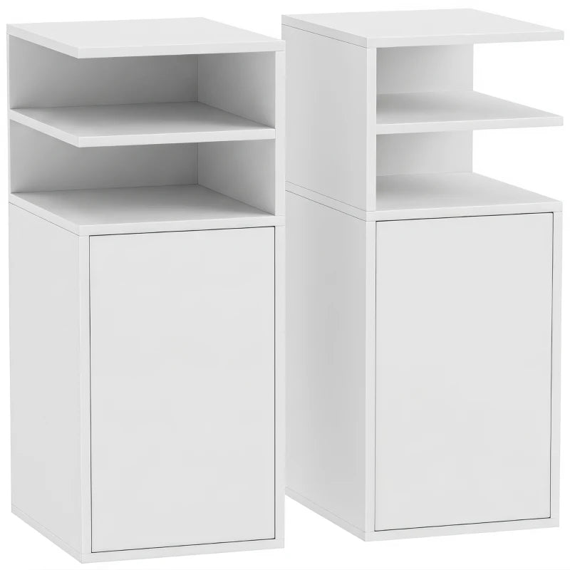 Set de 2 mesitas de noche estrechas Juneau en blanco junto a la cama