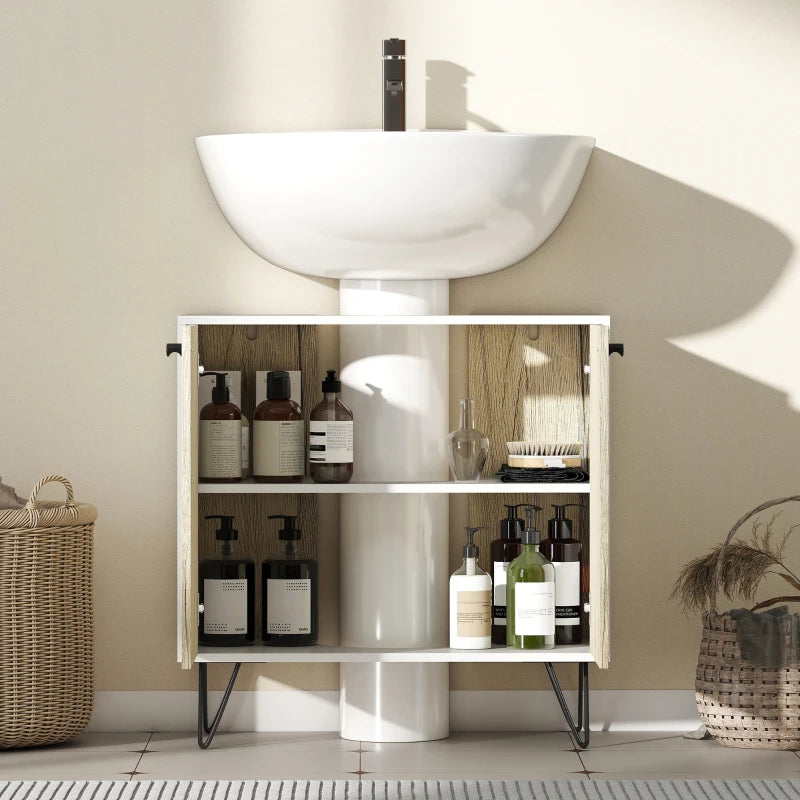 Interior del mueble con estante para organizar toallas y artículos de aseo