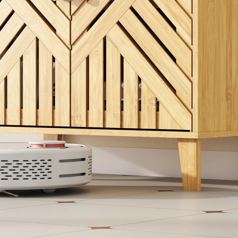 Patas de bambú inclinadas que elevan el mueble y dejan espacio libre para limpiar