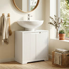 Mueble bajo lavabo Bouillon colocado en un baño pequeño y ordenado