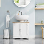 Mueble Elvanne bajo un lavabo en un baño pequeño