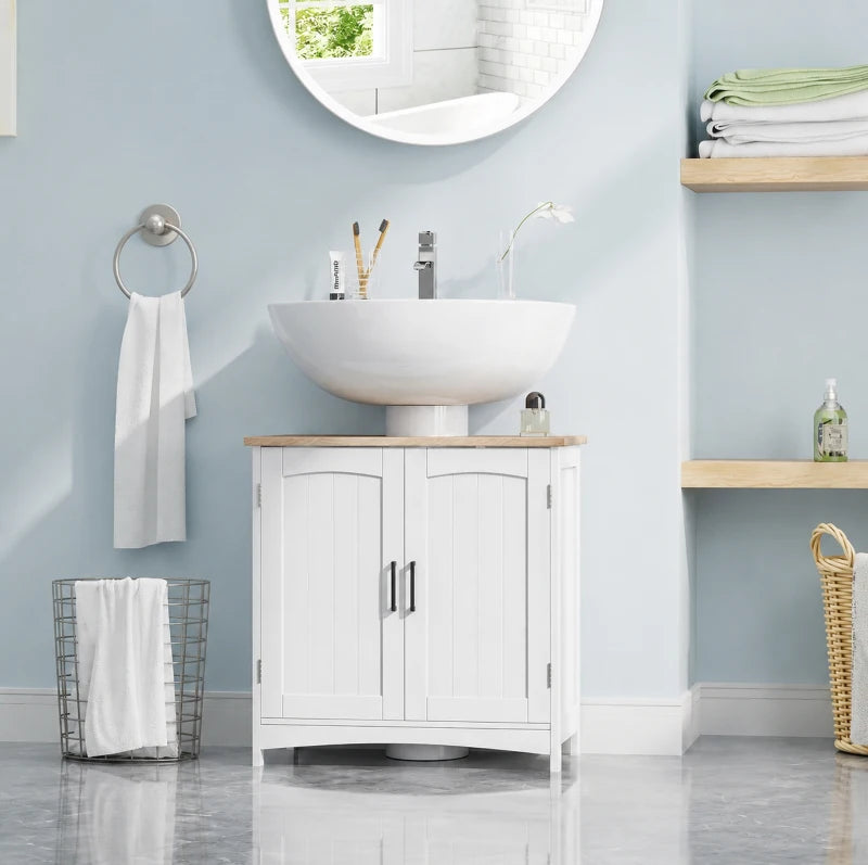 Mueble Elvanne bajo un lavabo en un baño pequeño