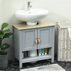 Mueble Halvard bajo un lavabo en un baño de estilo nórdico