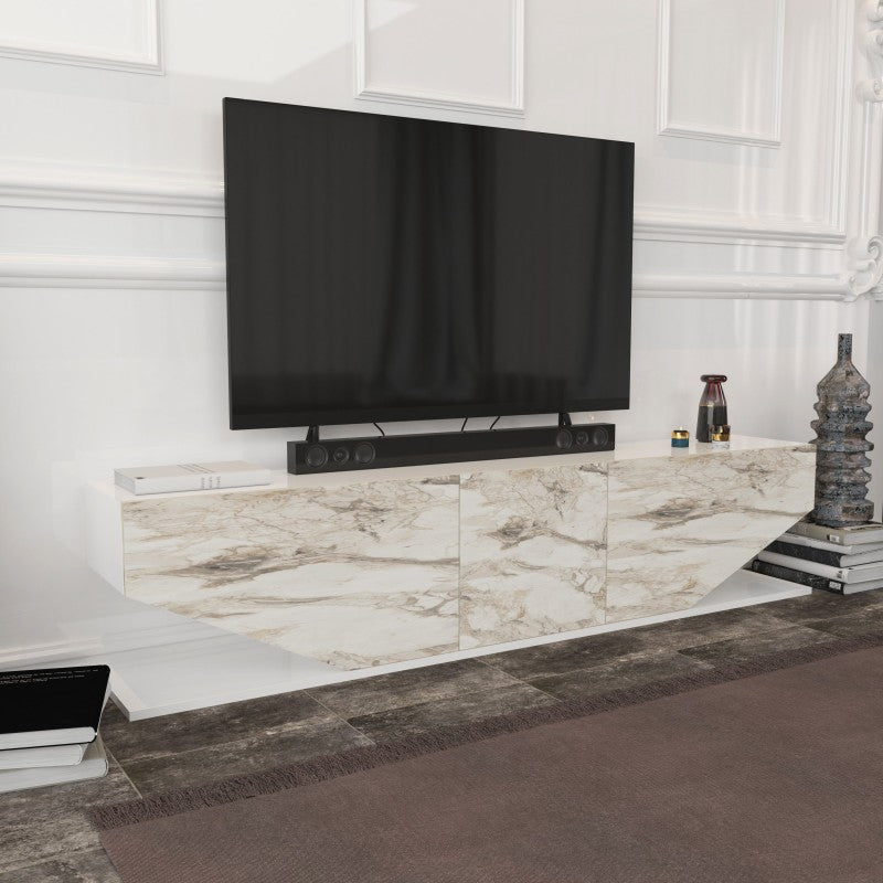 Mueble TV Carrara decorado con jarrones y detalles dorados