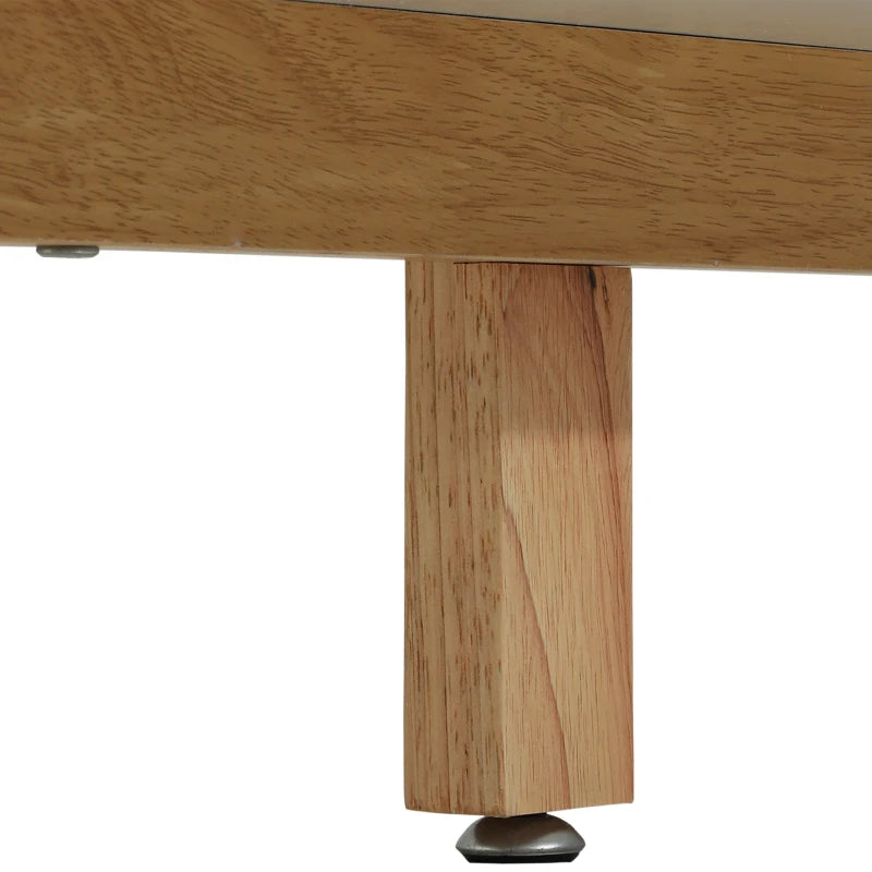 Detalle de las patas de madera y la base elevada del mueble de TV