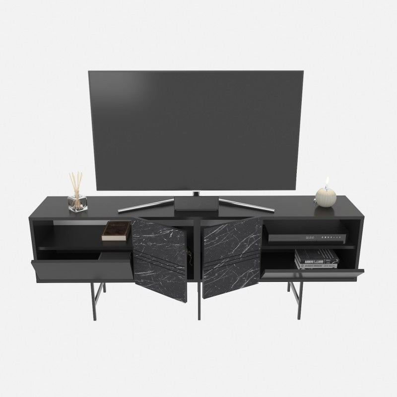 Detalle de la base de metal negro que eleva el mueble