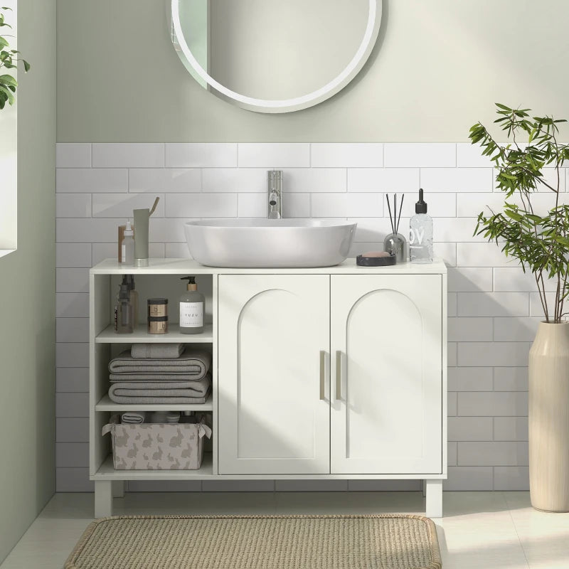 Mueble Vellaine bajo un lavabo de pared en un baño elegante
