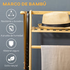 Estante superior de listones del perchero con plantas y adornos