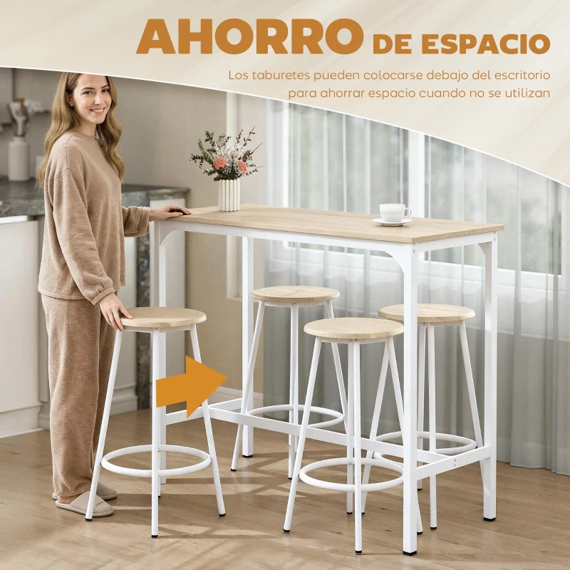 Taburetes del set Turín guardados bajo la mesa para ahorrar espacio