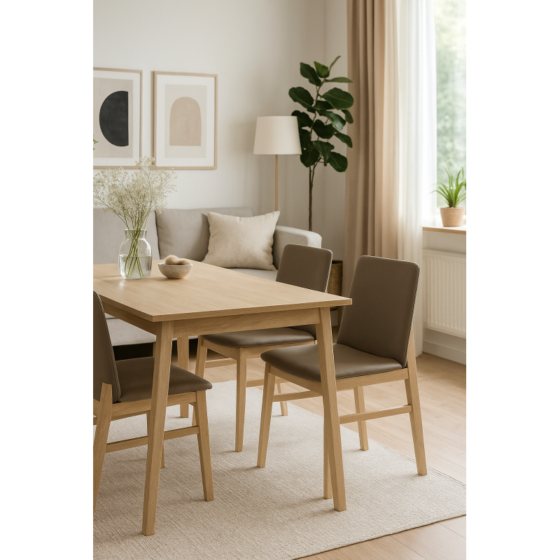 Sillas Cognac alrededor de una mesa de comedor en un ambiente cálido