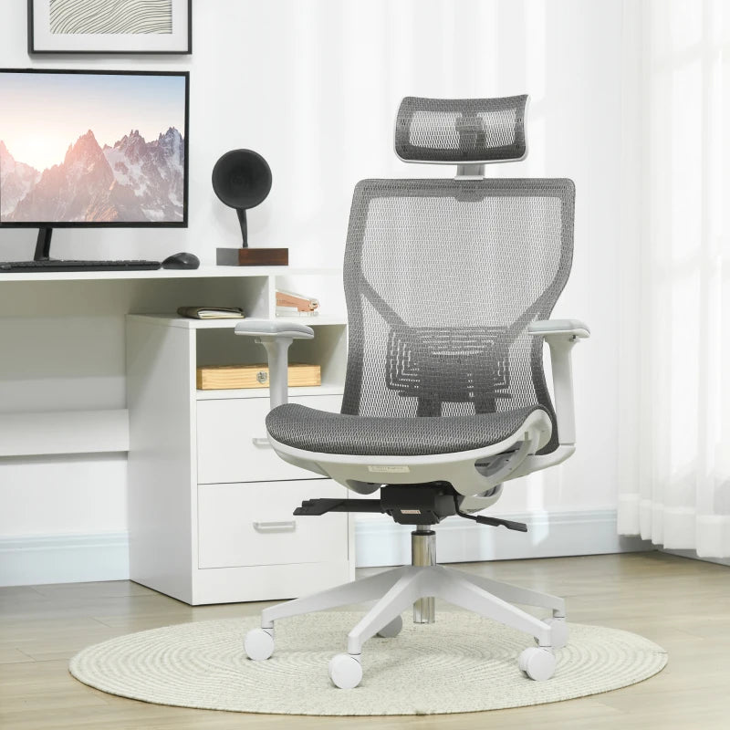 Vista frontal de la silla de oficina ergonómica con respaldo alto de malla