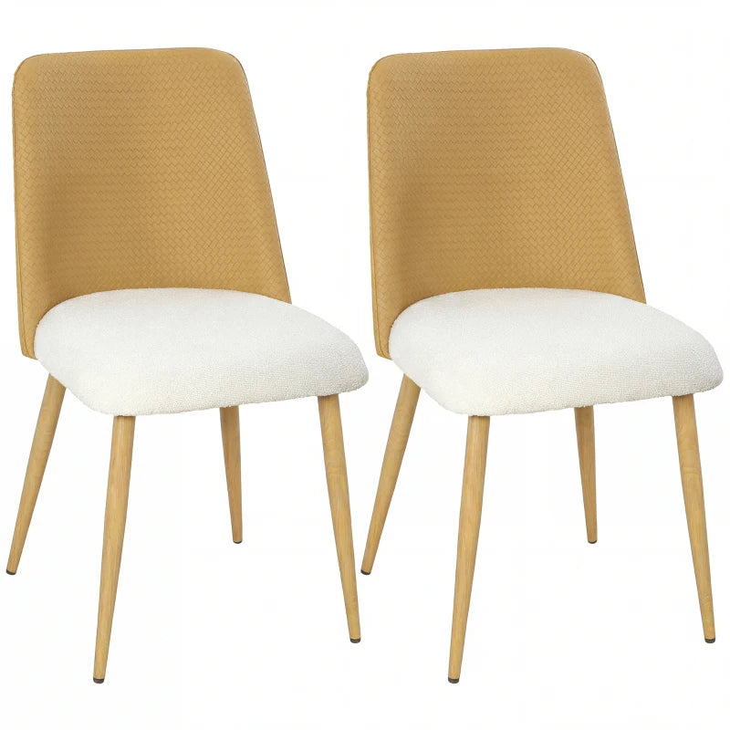 Set de dos sillas de comedor Cannage con respaldo efecto ratán marrón y asiento beige en un comedor moderno