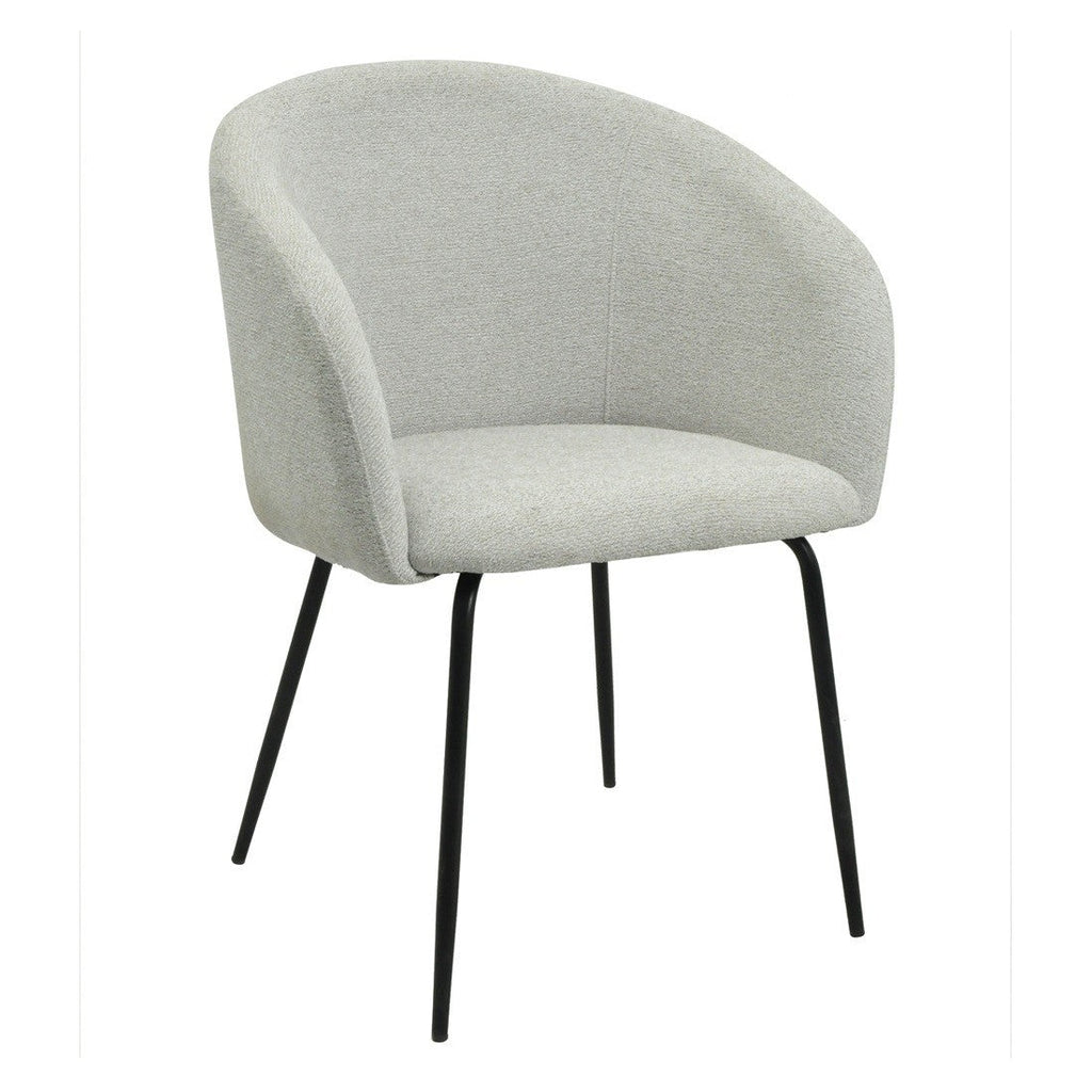 Sillón Bruma tapizado en tejido tipo lino gris claro con patas de metal negro