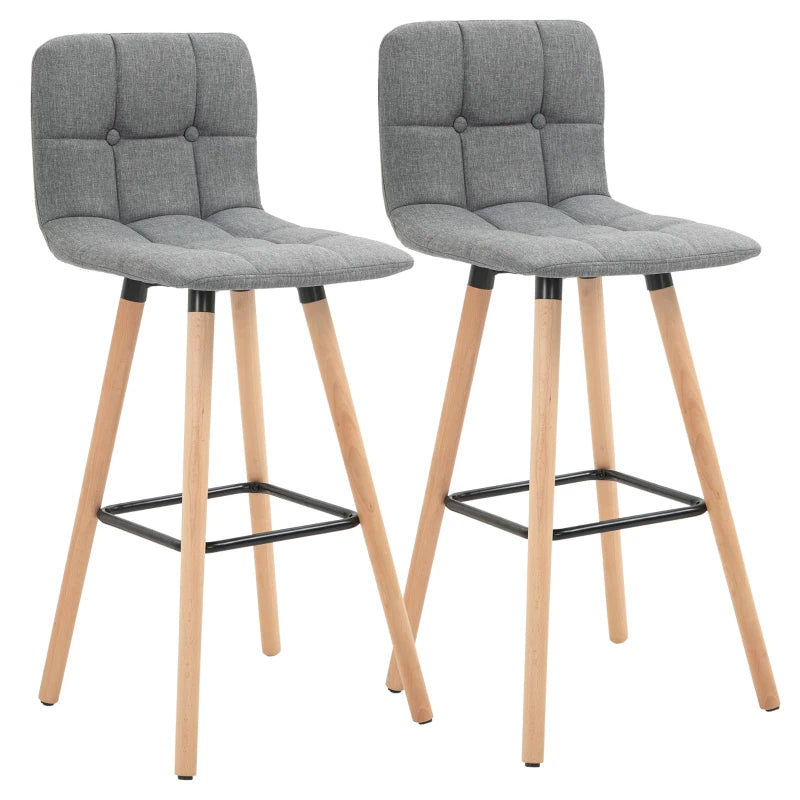 Set de 2 taburetes altos Celle en lino gris con patas de madera en una cocina nórdica