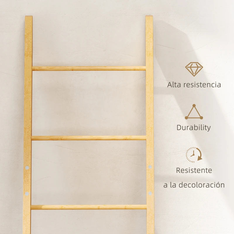 Detalle de la estructura de bambú natural con cantos redondeados
