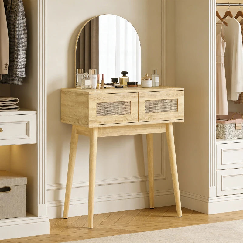Tocador de madera natural integrado en un dormitorio pequeño
