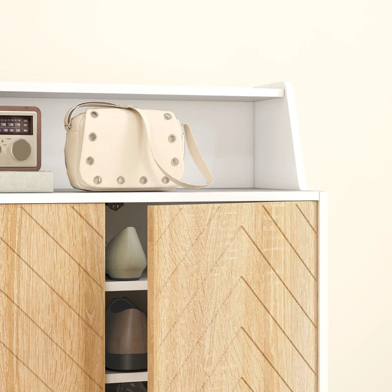 Detalle del diseño en espiga de las puertas del zapatero Espiga