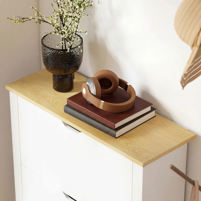 Encimera efecto madera natural del zapatero Genkan decorada con un jarrón